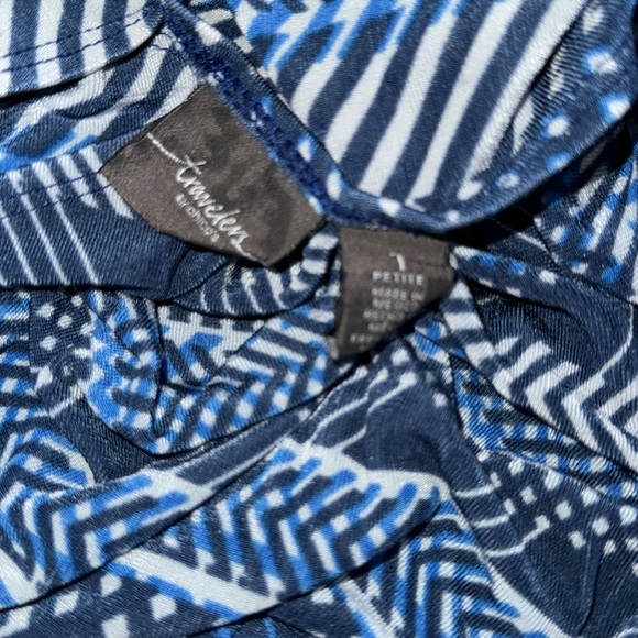 Travelers by Chico’s Blue Asymmetrical Sky Weaves Elbow Sleeve Top - Picture 7 of 9